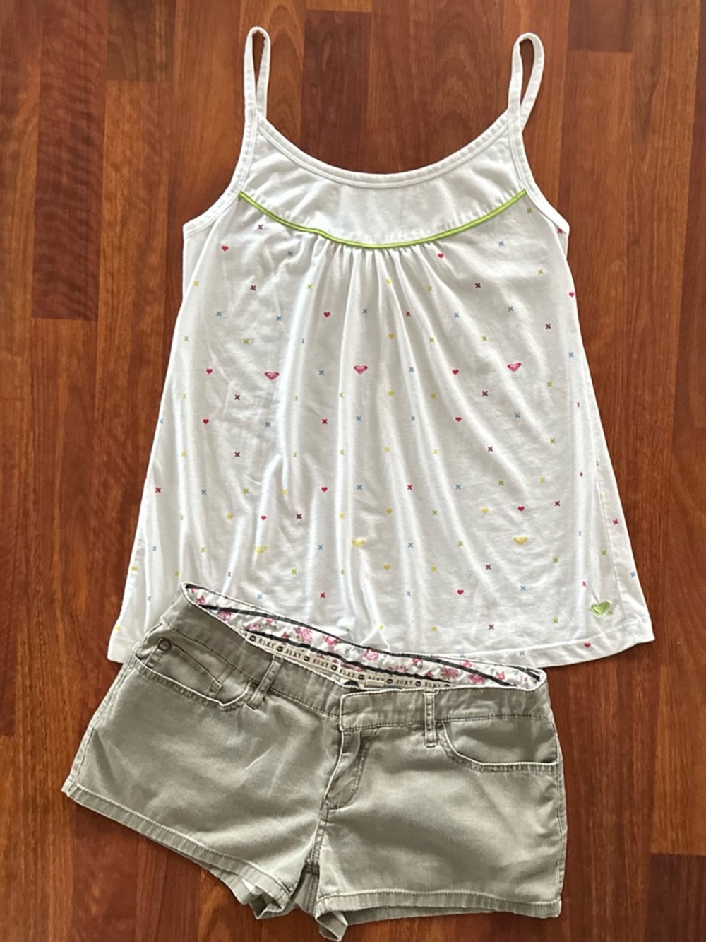 Roxy Set - White Shorts with Pink Floral Waistband Accent VTG Y2K